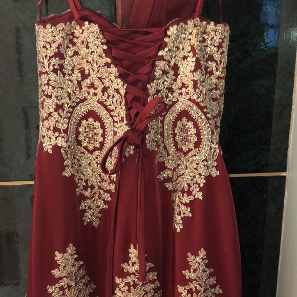 Elegant burgundy strapless prom dress. - Picture 2 of 8